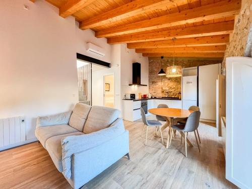 . Ganganell Àtic. Apartamento con terraza en Besalú