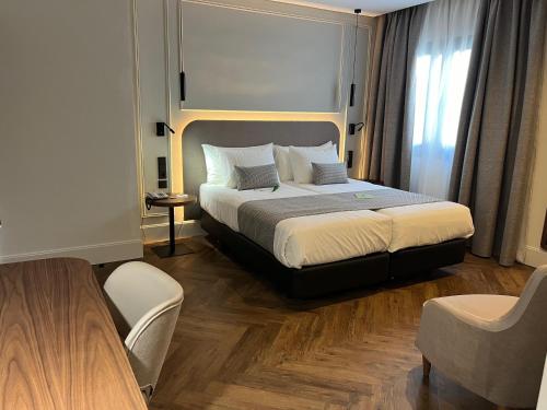 Silken Rona Dalba - image 9