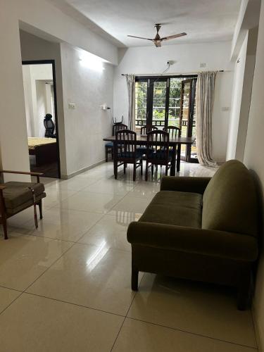 A 3bhk flat in Nungambakkam near Apollo hospital - image 5