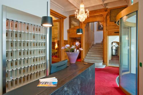Hotel Schweizerhof St. Moritz - image 4