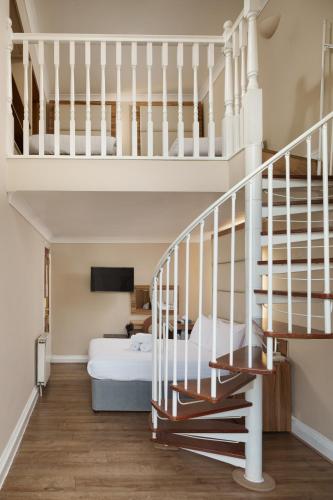 Royal Eagle Hotel - image 5