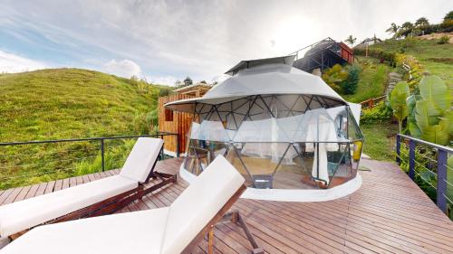 Bliss Sanctuary Vista - Glamping and Club in El Peñol