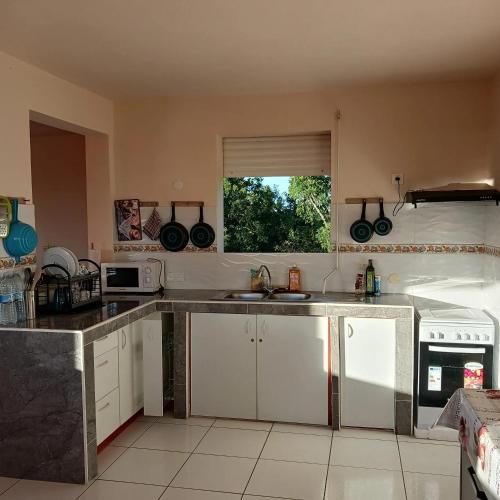 Charmante maison de vacances avec vue sur la mer à Le Gosier - image 2