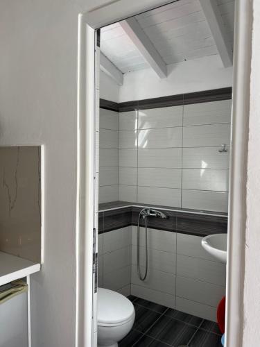 One-Bedroom Apartment image 8