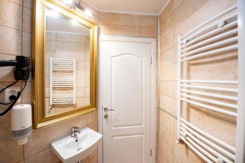 Three-Bedroom Villa image 10