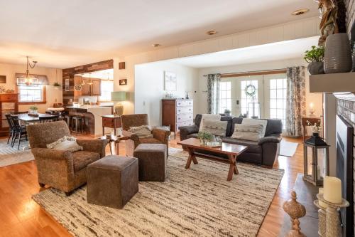 Quaint Elkton Home near Shenandoah National Park! in Elkton, USA