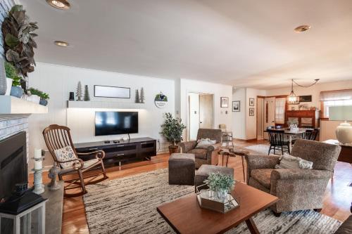 Quaint Elkton Home near Shenandoah National Park! - image 11