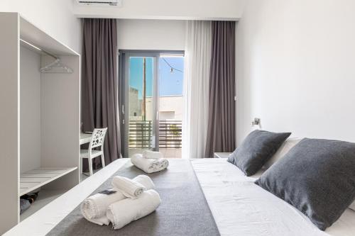 1 king bed, 2 twin beds