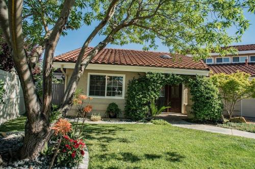 Candlewood Creek in Charolais