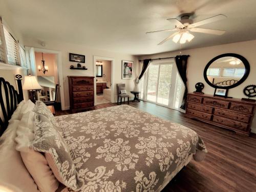 Candlewood Creek in Charolais