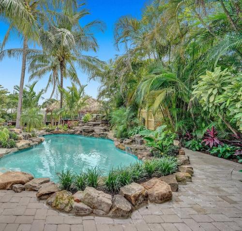 New Waterfront Oasis Mins Beach, Eats, Shop