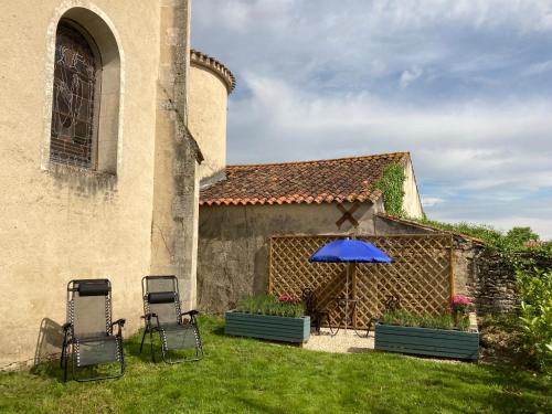 Bumblebee Cottage in Le Gue De Velluire