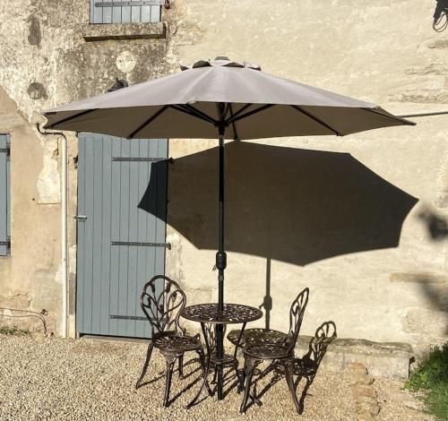 Bumblebee Cottage in Le Gue De Velluire