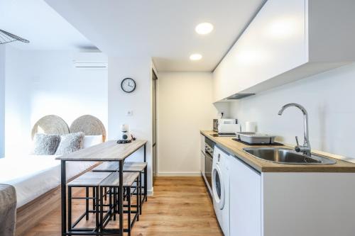 Elegant Studio with Private Terrace by RentitUP - Quitapesares