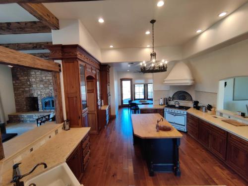 Mira Vista Vineyard Estate in Wellsona
