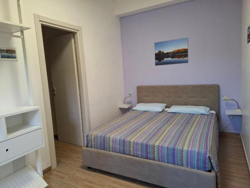 1 queen bed, 1 sofa bed
