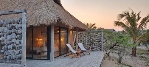 Dušas, Sunset Villa - Beachfront Villa with Private Pool by Karula in Inhambane