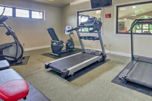 Spacious, Free Tickets, Indoor Pool, Outdoor Pool, Hot Tub thumb 2