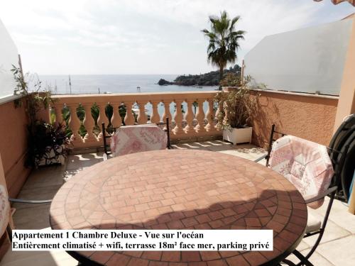 Uitzicht, Baie de la Mediterranee in Theoule-sur-Mer