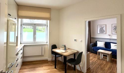 Short Way Apartments - main image