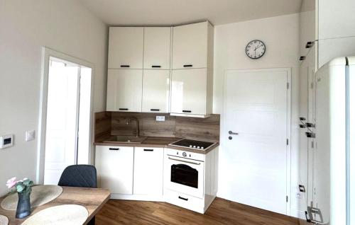 Short Way Apartments Short Way Apartments