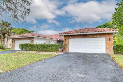 Modern Coral Springs Home Close to Everglades! in Coral Springs, USA