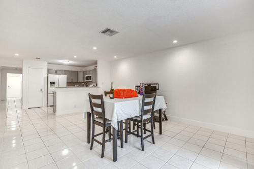 Modern Coral Springs Home Close to Everglades! in Coral Springs, USA