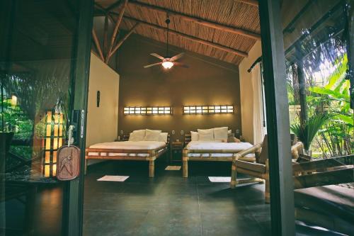 3 double beds