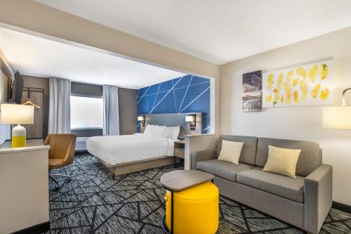 AmericInn by Wyndham Davenport - image 38