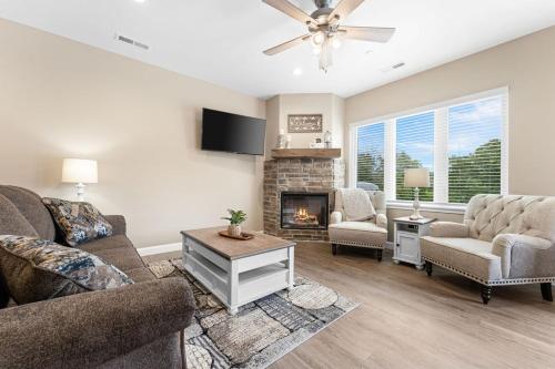 Spacious, Free Tickets, Indoor Pool, Outdoor Pool, Hot Tub detail