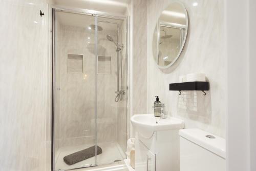 The Dolphin Hotel Room Type - Deluxe Double or Twin Room