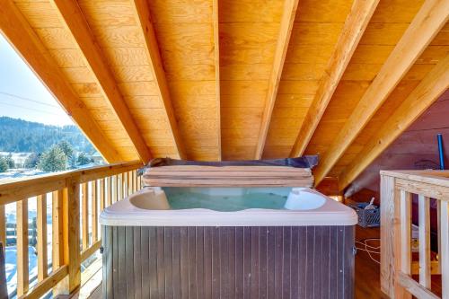 Private Hot Tub & Mtn Views: Garden Valley Apt! in Crouch