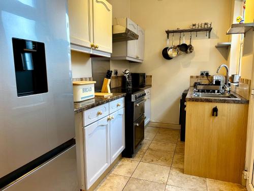 2 BED home in Birmingham Contractors free parking and fast Wi-Fi, Birmingham (foto 11)