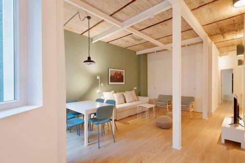 Patio de Caveda Dcha