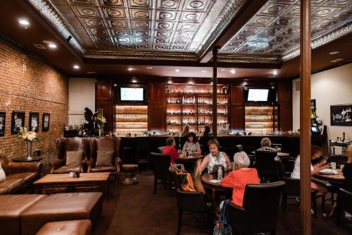 Restaurante, The Grand Hotel in Mckinney