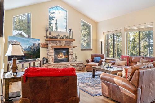 Dreamy 6 BR with Hot Tub Walk to Goose Pasture Tarn