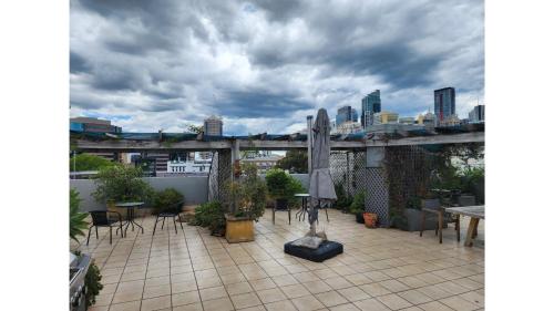 Loft Style Apartment in the Heart of Surry Hills - image 12