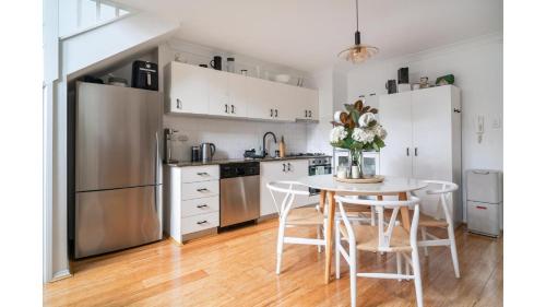 Loft Style Apartment in the Heart of Surry Hills - main image
