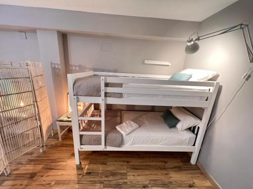 Maisonette room in Nuestro duplex de Marmoles con parking gratis