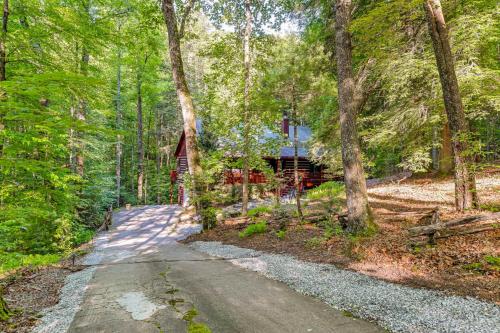 Creekside Lodge about 4 Mi to Sapphire Valley Resort!