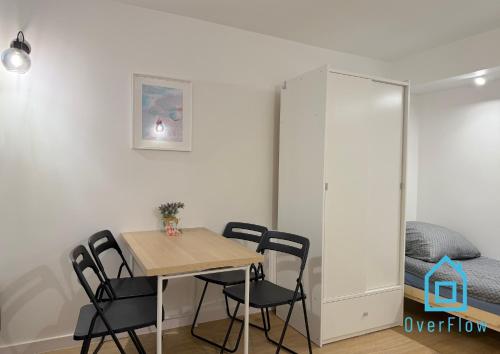 Ocean Room - 1 km to Baltic Sea & 15 Minutes to Gdańsk Old Town (Ocean Room - 1 km to Baltic Sea & 15 Minutes to Gdansk Old Town) in Brzezno