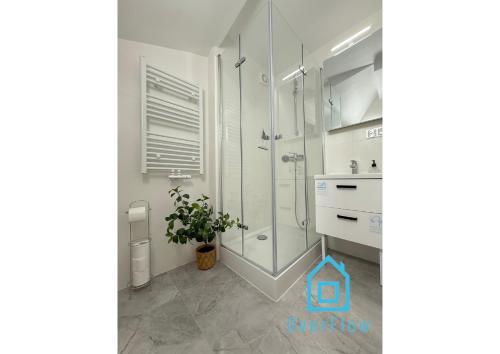 Ocean Room - 1 km to Baltic Sea & 15 Minutes to Gdańsk Old Town (Ocean Room - 1 km to Baltic Sea & 15 Minutes to Gdansk Old Town) in Brzezno