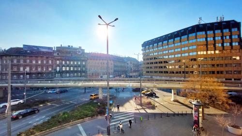 Central Station Lux Downtown Apartman - image 14