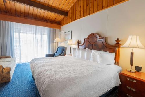 Waves Oceanfront Resort - image 34