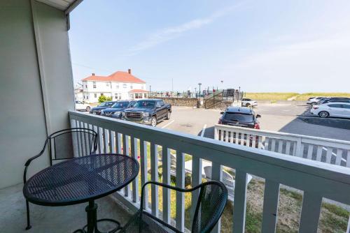 Waves Oceanfront Resort - image 22