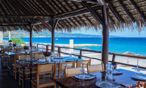 Restaurant, Mendi Hotel in Chalkidiki