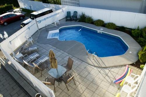 สระว่ายน้ำ, Hôtel Auberge St-Félicien (Hotel Auberge St-Felicien) in เซนต์ เฟลิเชี่ยน