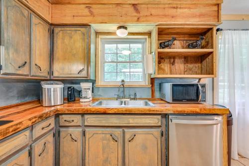 Quiet Abode w/ Gas Grill ~ 5 Miles to Broken Bow!, Broken Bow (fotografie 9)