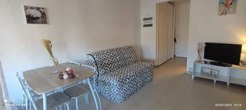 Facilities, studio proche gare et ville in Laval