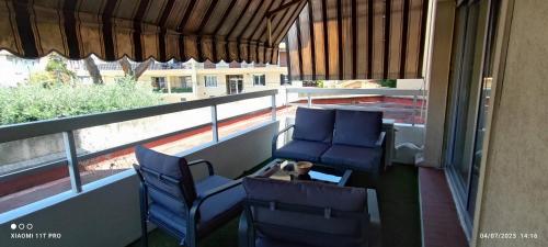 Facilities, studio proche gare et ville in Laval